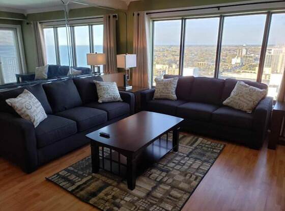 The Palace 2008 allows check-in for 18 year-old guests