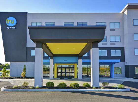 Tru by Hilton Huber Heights allows check-in for 18 year-old guests