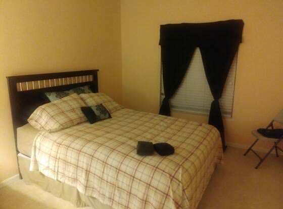 Charming room in Orlando allows check-in for 18 year-old guests