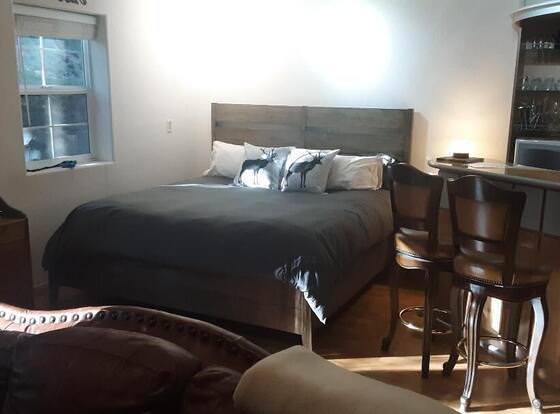 Winterfell - No Hidden Fee; Dog OK; King Bed allows check-in for 18 year-old guests