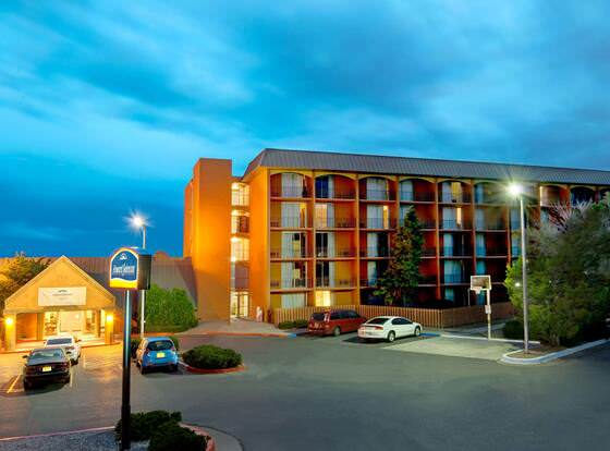 Howard Johnson by Wyndham Albuquerque Midtown allows check-in for 18 year-old guests