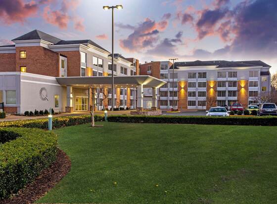 La Quinta Inn & Suites by Wyndham Williamsburg Historic Area allows check-in for 18 year-old guests