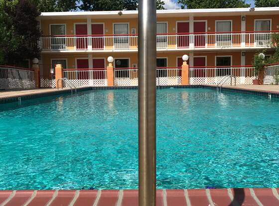 Milan Inn & Suites allows check-in for 18 year-old guests