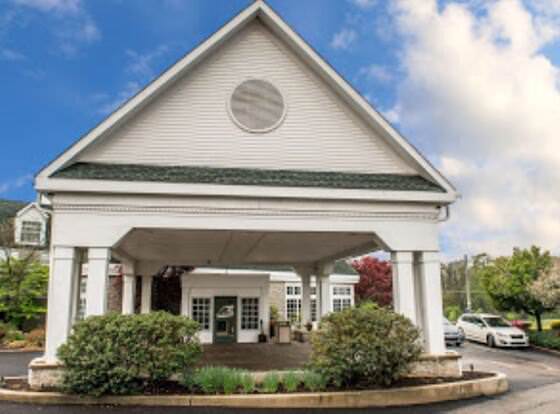 Quality Inn Pittsburgh Airport allows check-in for 18 year-old guests