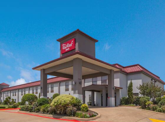Red Roof Inn Terrell allows check-in for 18 year-old guests