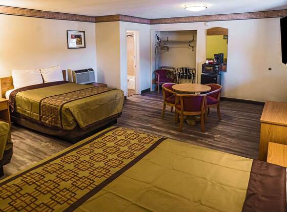 Rodeway Inn Albuquerque Downtown on Rt 66 allows check-in for 18 year-old guests