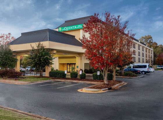 La Quinta Inn & Suites by Wyndham Charlotte Airport North allows check-in for 18 year-old guests