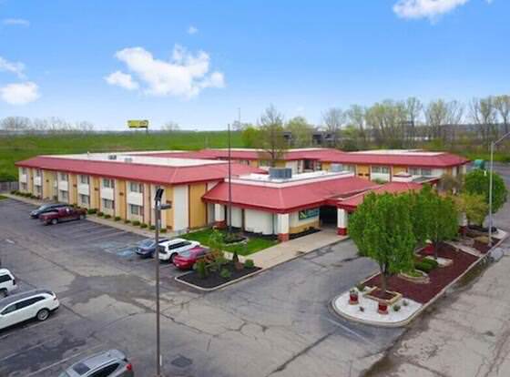 Quality Inn & Suites Kansas City I-435N Near Sports Complex allows check-in for 18 year-old guests