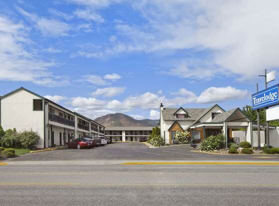 Travelodge by Wyndham Wenatchee allows check-in for 18 year-old guests