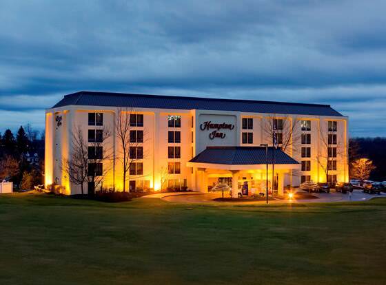 Hampton Inn Pittsburgh-Airport allows check-in for 18 year-old guests