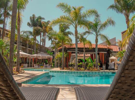 Atrium Hotel at Orange County Airport allows check-in for 18 year-old guests