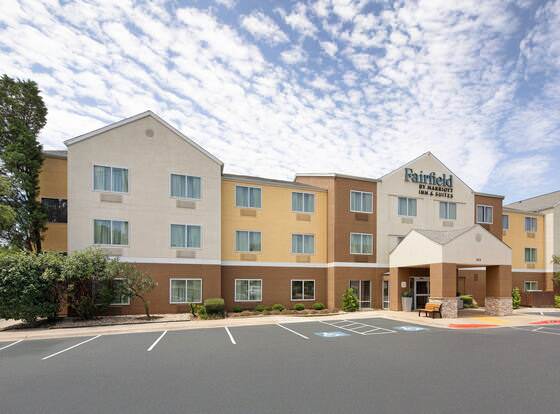 Fairfield Inn & Suites by Marriott Austin-University Area allows check-in for 18 year-old guests