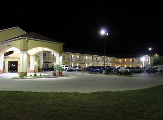 Horizon Inn & Suites - Pearsall allows check-in for 18 year-old guests