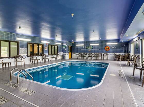 Econo Lodge Luverne I-90 allows check-in for 18 year-old guests