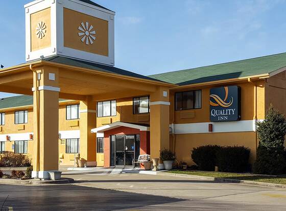 Quality Inn allows check-in for 18 year-old guests
