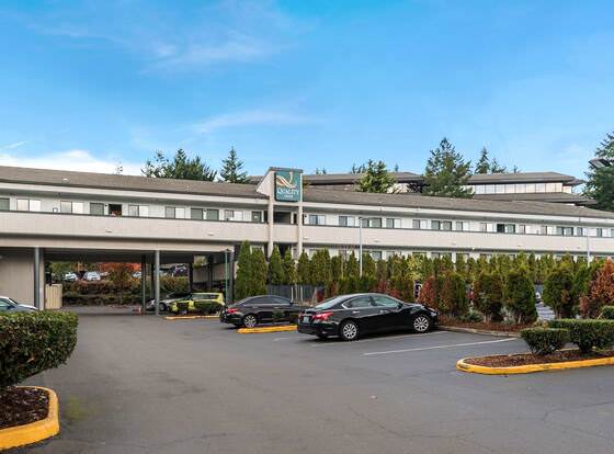 Quality Inn Bellevue allows check-in for 18 year-old guests
