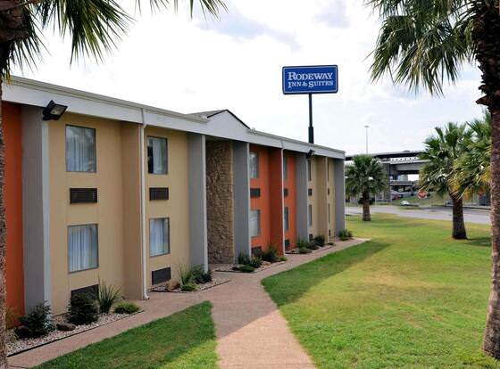 Rodeway Inn & Suites Downtown North allows check-in for 18 year-old guests