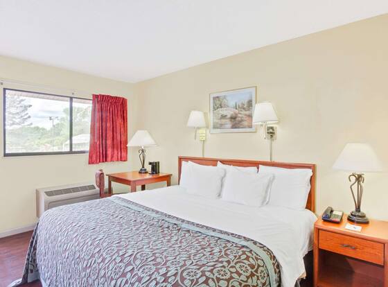 Days Inn by Wyndham Athens allows check-in for 18 year-old guests