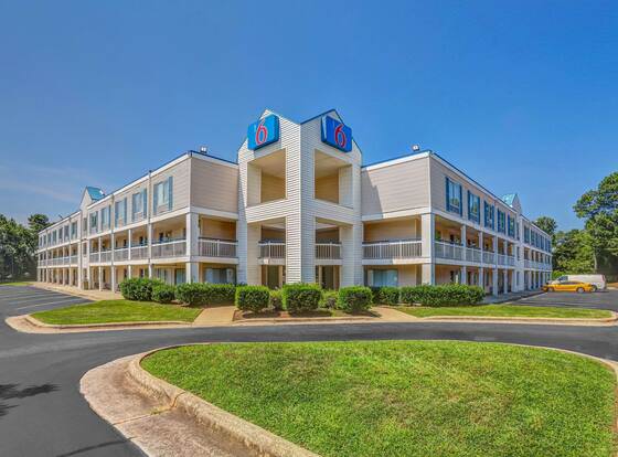 Motel 6 Raleigh, NC - North allows check-in for 18 year-old guests