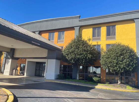 SureStay Hotel by Best Western Robinsonville Tunica Resorts allows check-in for 18 year-old guests