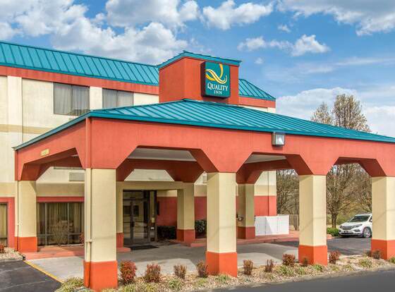 Quality Inn allows check-in for 18 year-old guests