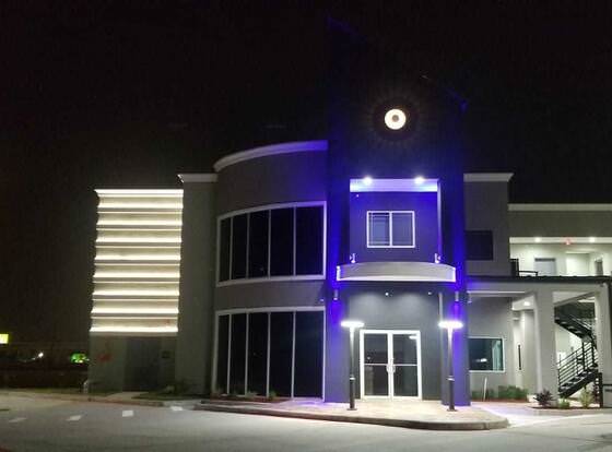 Scottish Inns and Suites Scarsdale allows check-in for 18 year-old guests