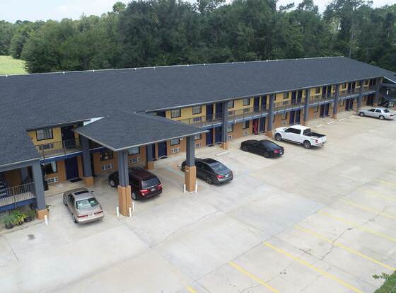 Days Inn by Wyndham Camilla allows check-in for 18 year-old guests