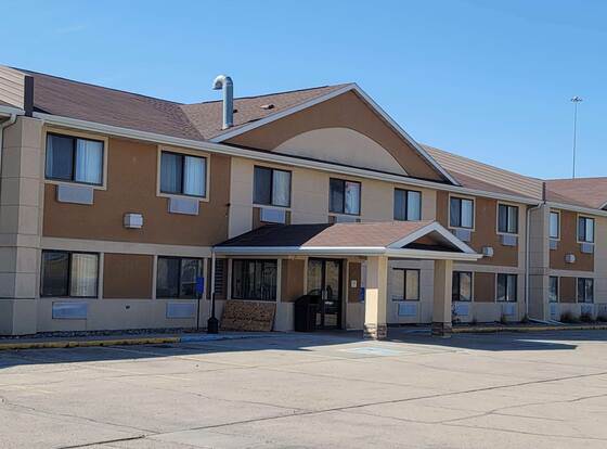 Travelodge by Wyndham Fargo West Acres allows check-in for 18 year-old guests