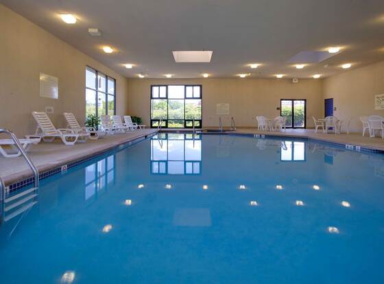 Hampton Inn Harrisburg/Grantville/Hershey allows check-in for 18 year-old guests