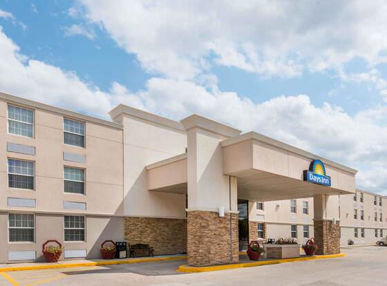 Days Inn by Wyndham Gillette allows check-in for 18 year-old guests