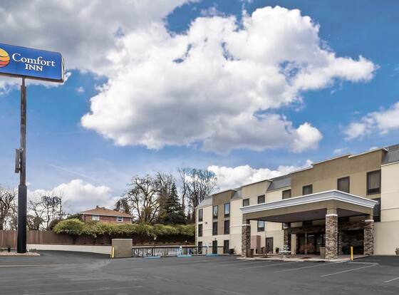 Comfort Inn South Kingsport allows check-in for 18 year-old guests