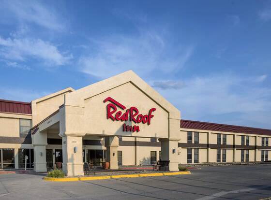 Red Roof Inn Ames allows check-in for 18 year-old guests