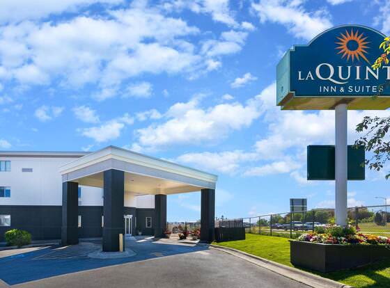 La Quinta Inn & Suites by Wyndham Helena allows check-in for 18 year-old guests