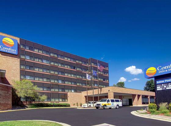 Comfort Inn & Suites Madison - Airport allows check-in for 18 year-old guests