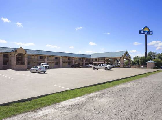 Days Inn by Wyndham Conway allows check-in for 18 year-old guests