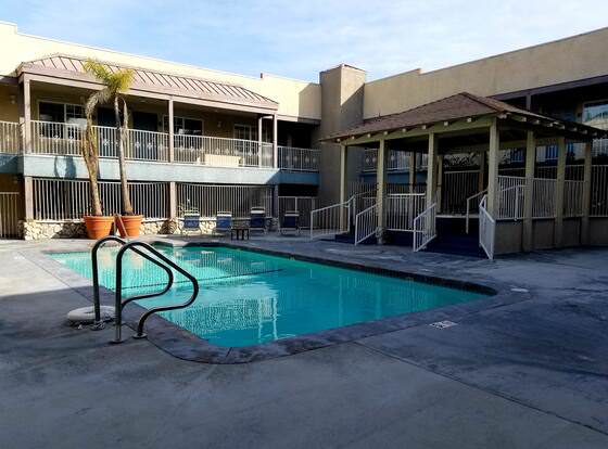 The Wave Manhattan Beach allows check-in for 18 year-old guests