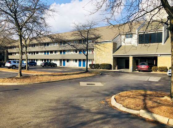 Motel 6 Columbus, OH - Quarter Horse allows check-in for 18 year-old guests