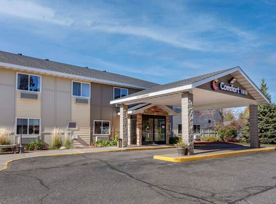 Comfort Inn Rhinelander allows check-in for 18 year-old guests