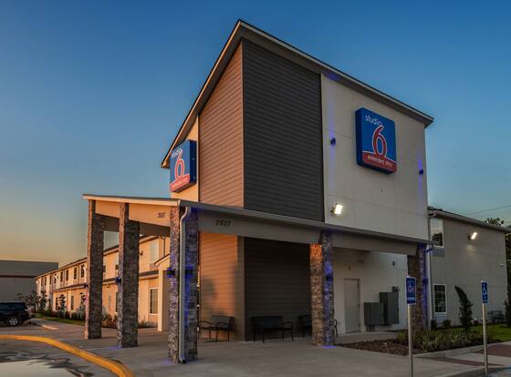 Studio 6 Lake Charles, LA allows check-in for 18 year-old guests