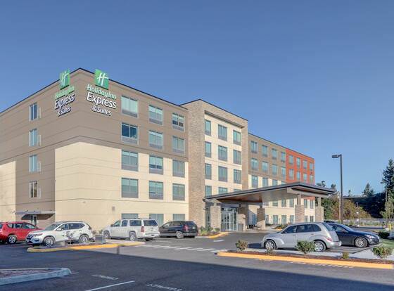 Holiday Inn Express & Suites Auburn Downtown, an IHG Hotel allows check-in for 18 year-old guests