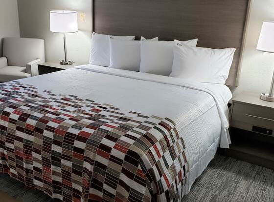 Red Roof Inn & Suites Vicksburg allows check-in for 18 year-old guests