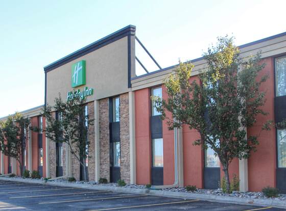 Holiday Inn Alexandria, an IHG Hotel allows check-in for 18 year-old guests