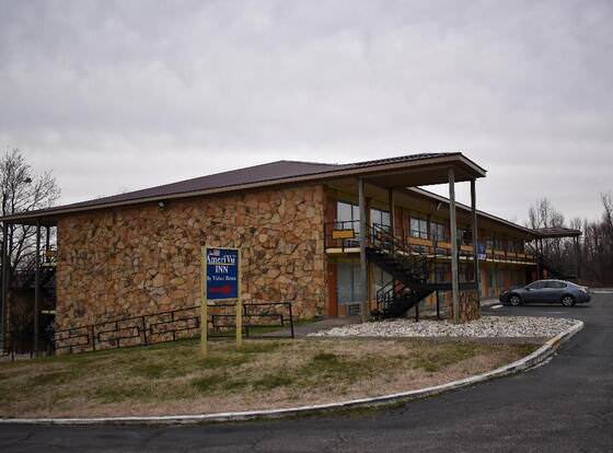 AmeriVu Inn & Suites - Gilbertsville allows check-in for 18 year-old guests