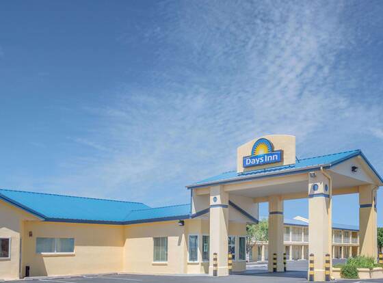 Days Inn by Wyndham Deming allows check-in for 18 year-old guests