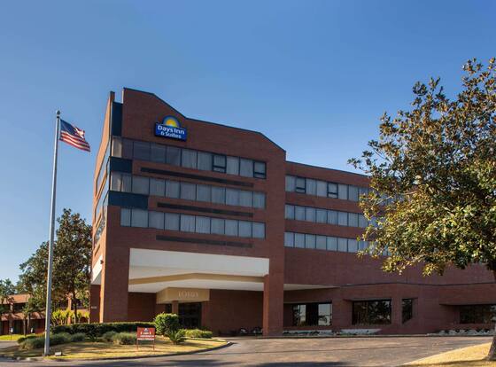 Days Inn & Suites by Wyndham Tallahassee Conf Center I-10 allows check-in for 18 year-old guests