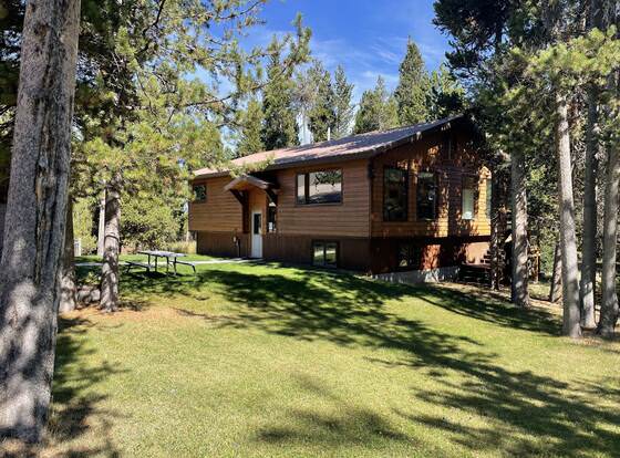 Shepherd Family Retreats- Moose allows check-in for 18 year-old guests