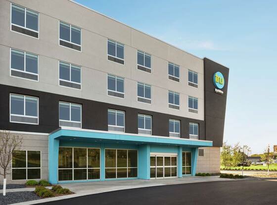 Tru by Hilton Duluth Mall Area allows check-in for 18 year-old guests