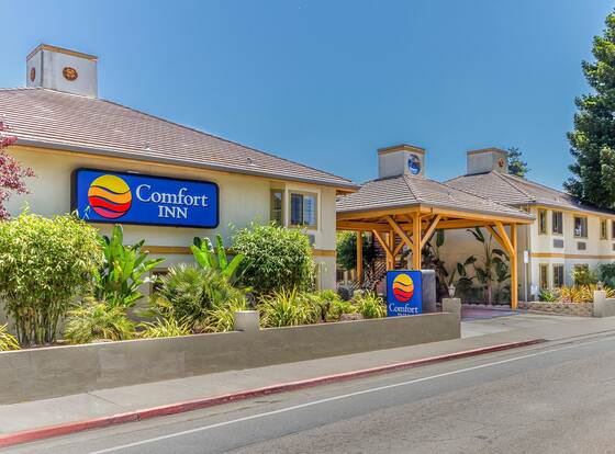 Comfort Inn Santa Cruz allows check-in for 18 year-old guests