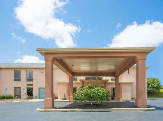 Howard Johnson by Wyndham Beckley allows check-in for 18 year-old guests