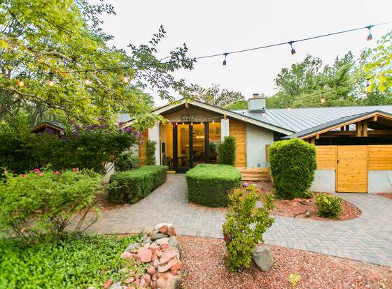 Creekside Inn Sedona allows check-in for 18 year-old guests